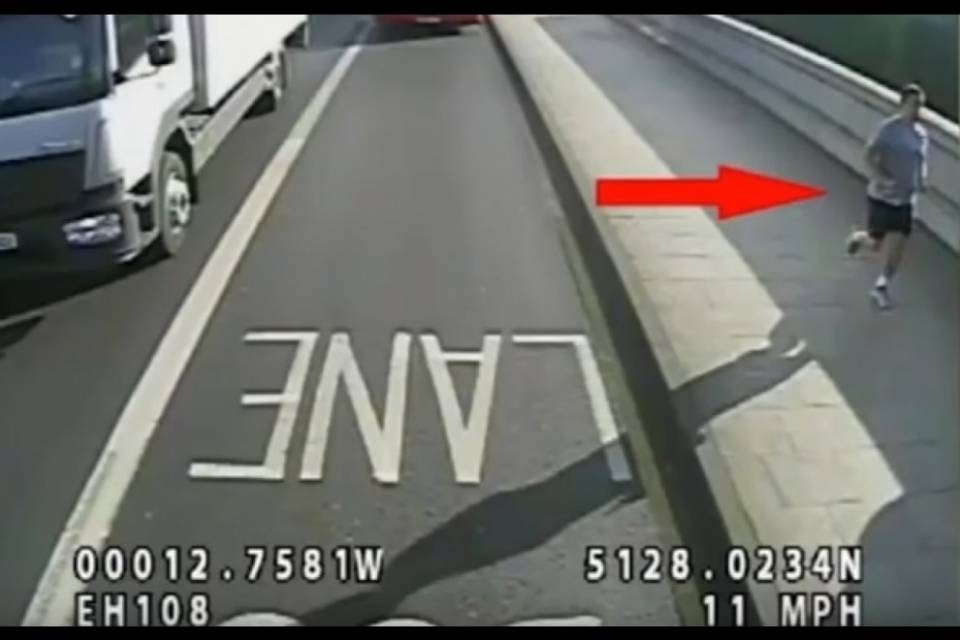 Fa cadere una donna per strada, arrestato runner