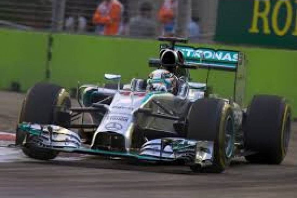 Nel GP di Sochi prima fila tutta Mercedes