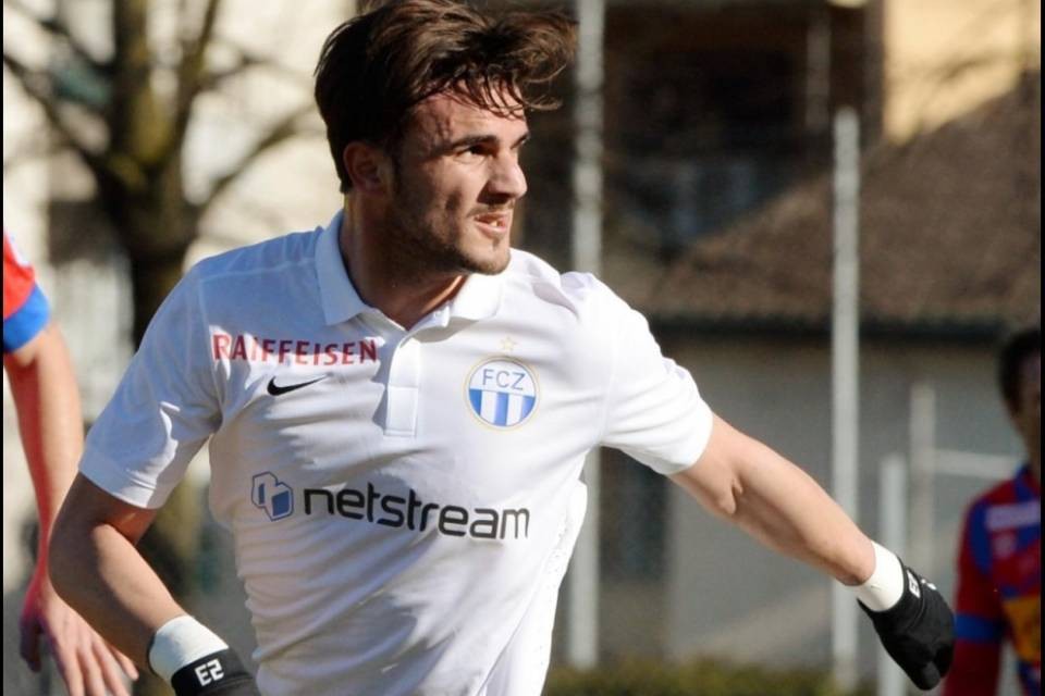 Sadiku cambia maglia