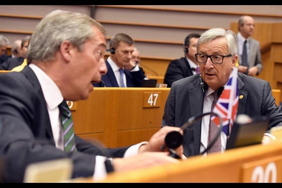 Juncker e Farage, frecciatine in parlamento