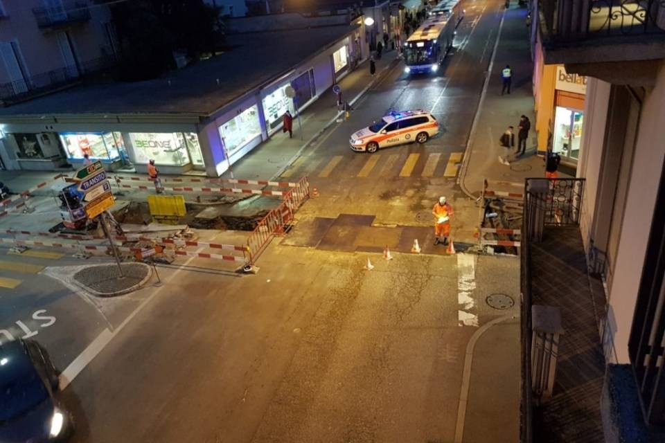 Cede un pezzo di strada a Locarno