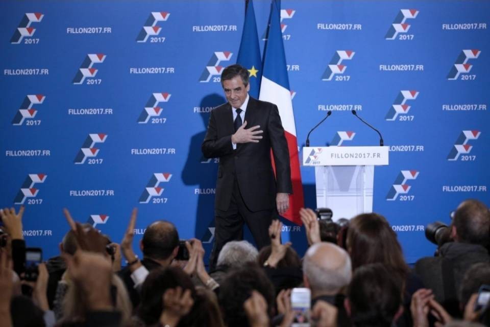 Fillon sbaraglia Juppé, sarà lui a correre per l'Eliseo