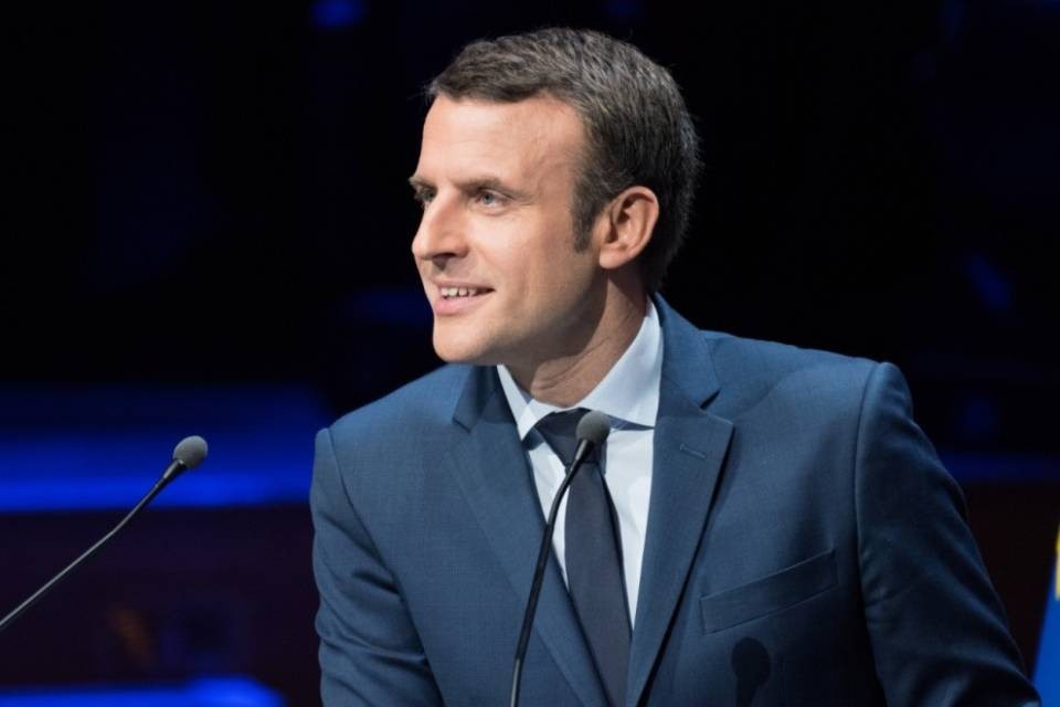 Macron: "Scuole riaperte dall'11 maggio"