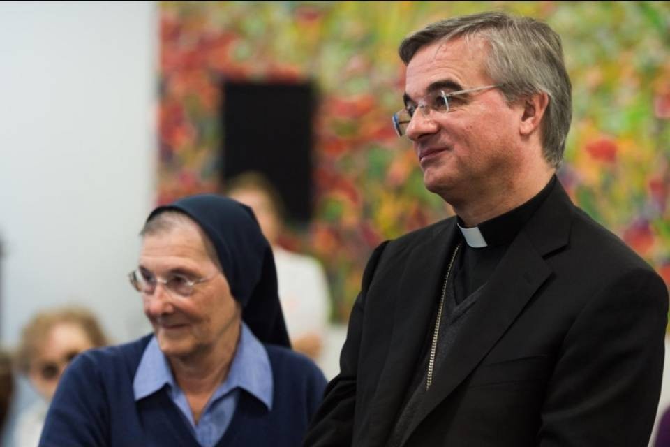 Un volantino contro gli abusi