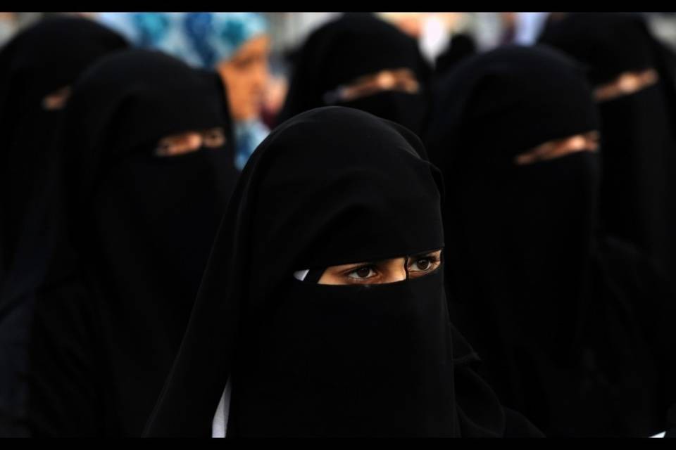 L'ISIS vieta... il burqa!