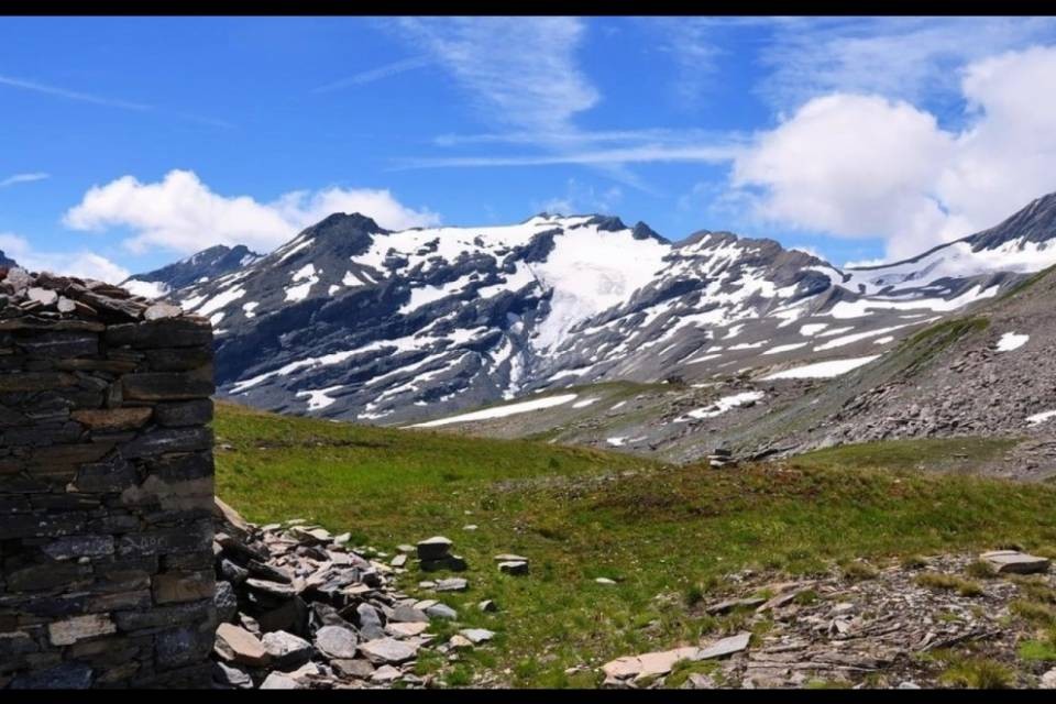 Velivolo precipita sulle Alpi, due morti