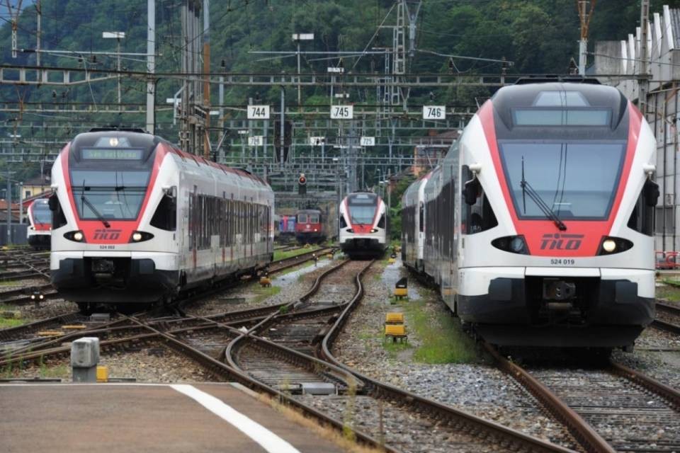 Treni fermi fra Brunnen e Castione