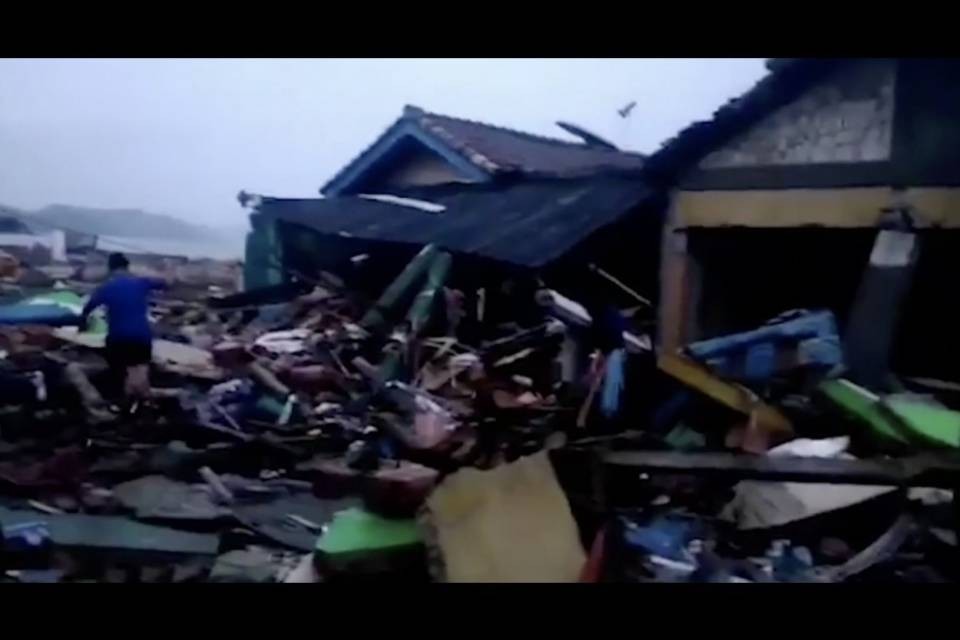 Indonesia, emergenza feriti per le strade bloccate