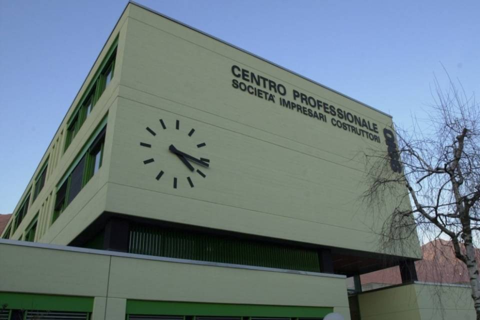 Saluto elettorale sulla lavagna, scatta l'interrogazione