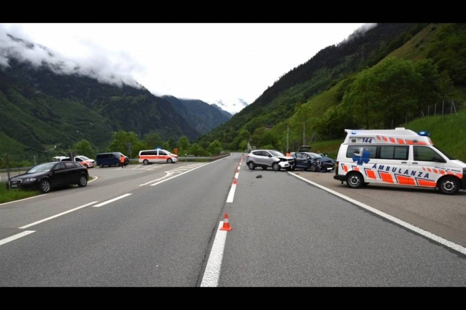 Mesocco, due feriti in un incidente stradale