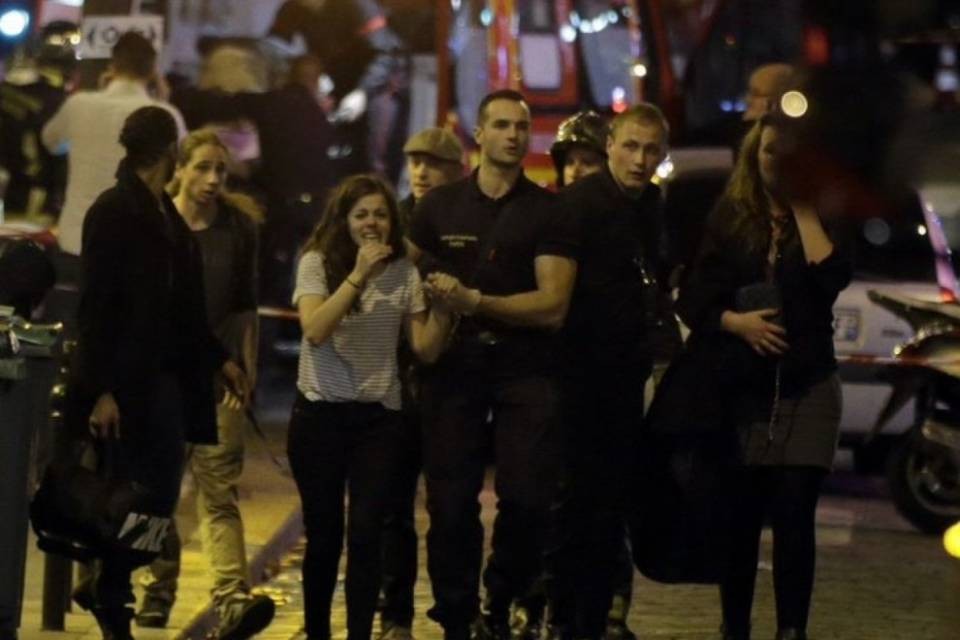 Parigi, il bilancio sale a 132 morti