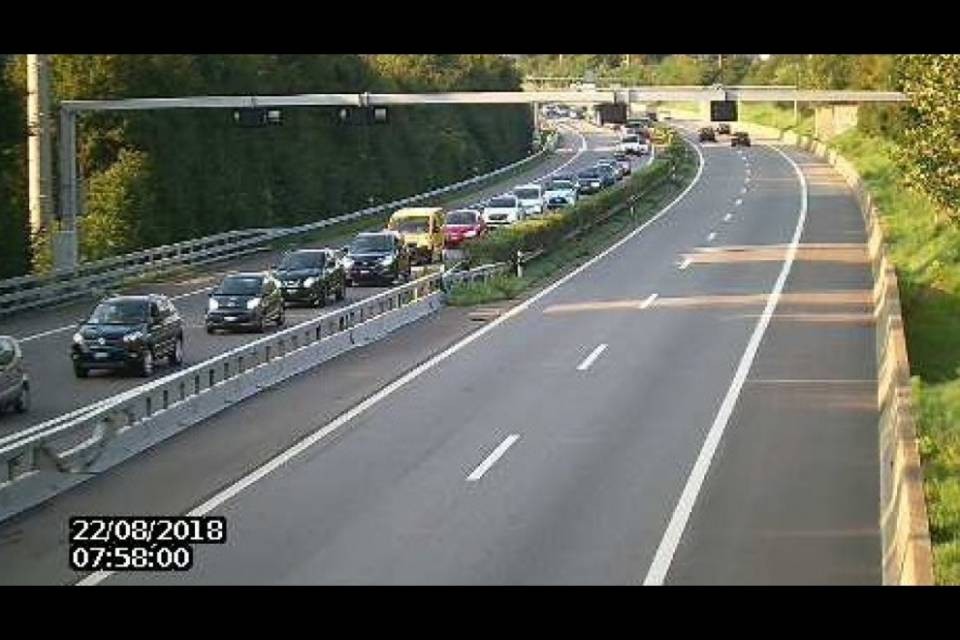 Bus in avaria, disagi sulla A2 in direzione nord