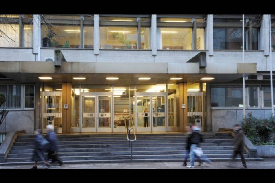 Sfruttava gli operai, imprenditore a processo