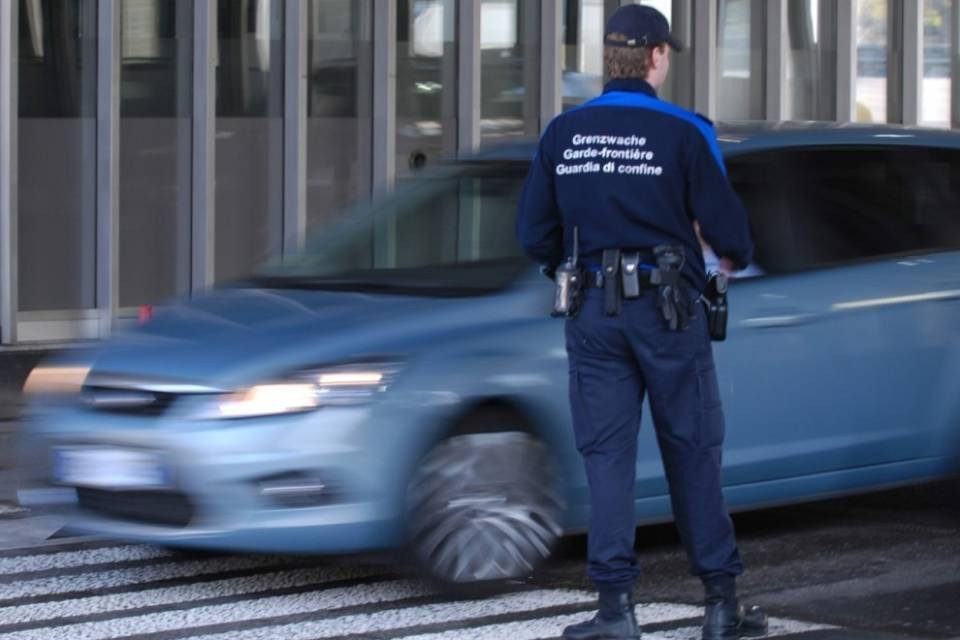 Droga e 60'000 euro, due arresti a Chiasso