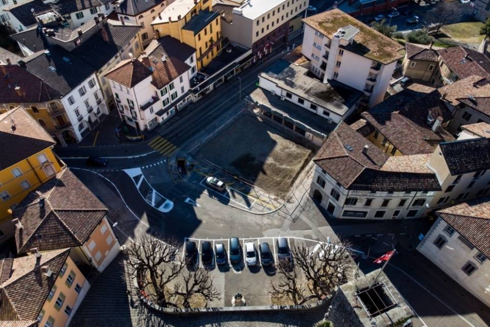 Mendrisio, la piazza della discordia
