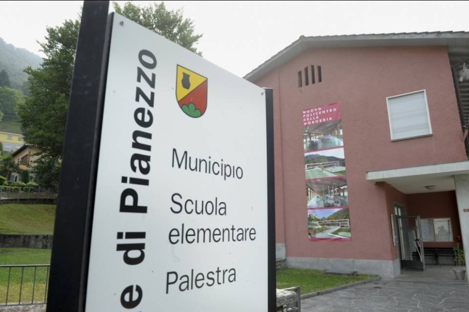 Cantiere comunale illegale a Pianezzo