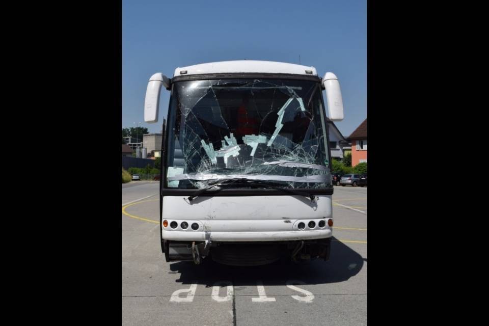 Bus-rottame fermato dalla Polizia prima di arrivare in Ticino