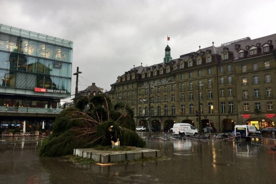 La tempesta Burglind ha raggiunto la Svizzera: le foto
