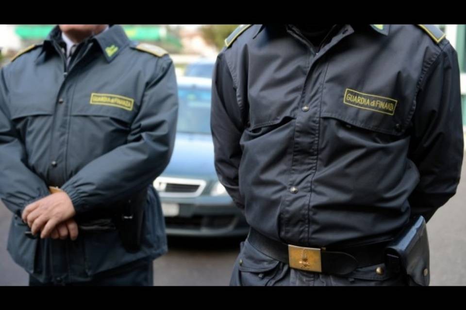 Riciclaggio, indagato un ex calciatore