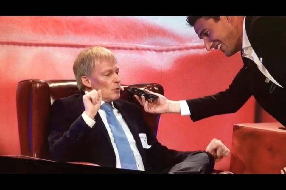 Zali ordina 7 pizze in diretta TV