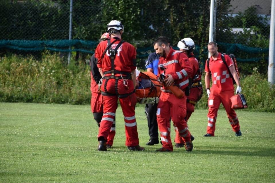 Arogno: uomo precipita in un burrone