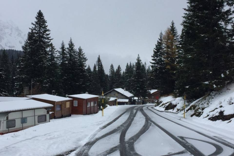 Strade innevate causano decine di incidenti
