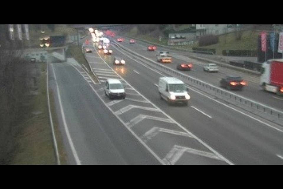 Incidente sulla A2, corsia di destra bloccata