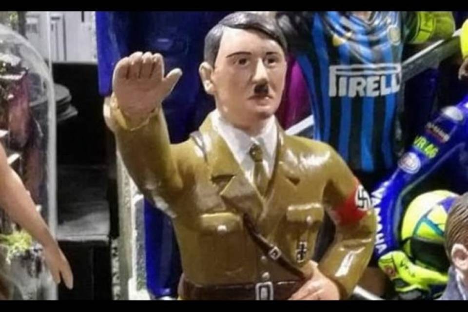 Hitler nel presepe: è polemica a Napoli