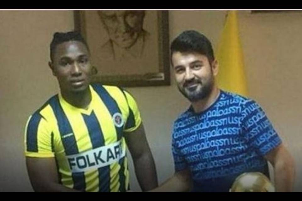 Comprano il calciatore sbagliato e lo licenziano