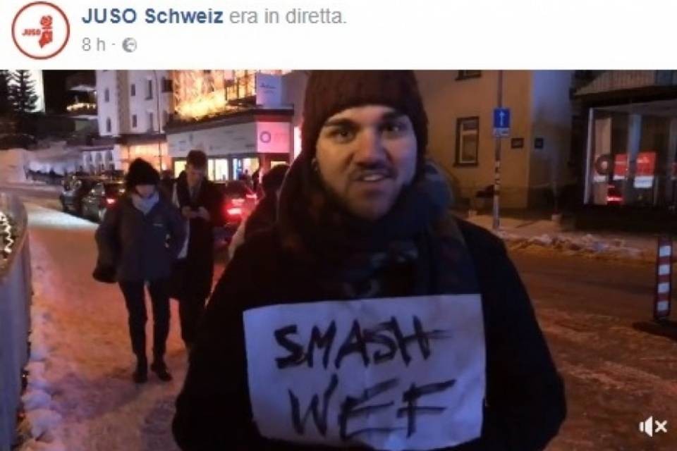La Polizia interrompe la 'protesta streaming' della GISO