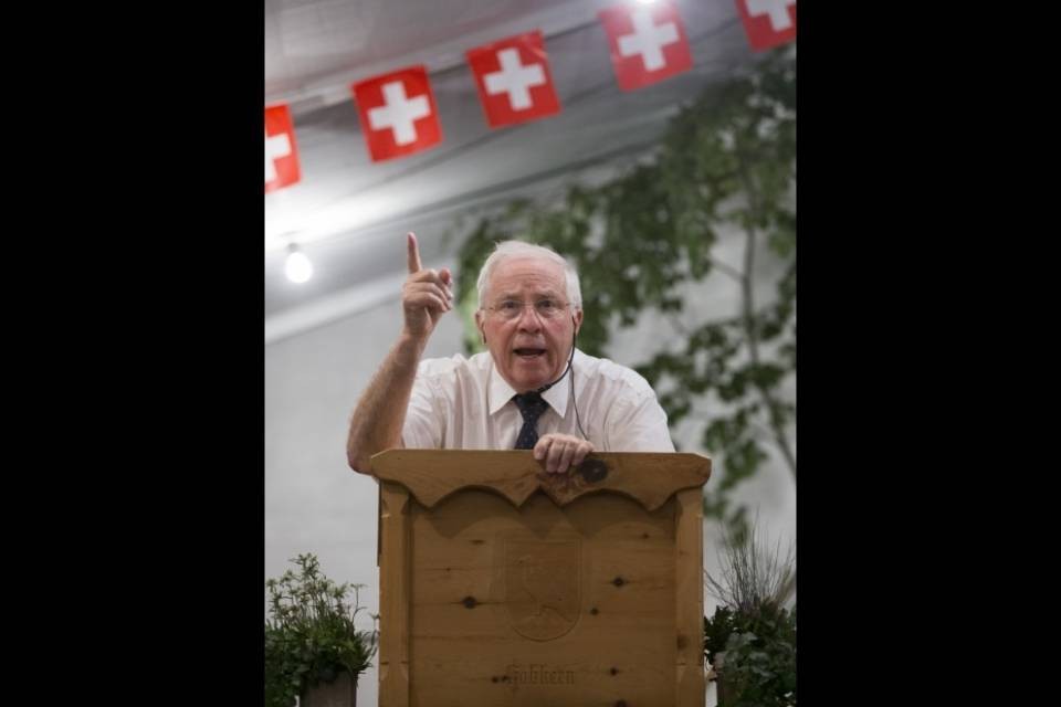 Blocher vuole darci un taglio