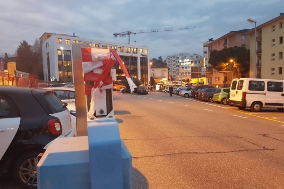La sbarra si blocca, caos alla stazione di Lugano