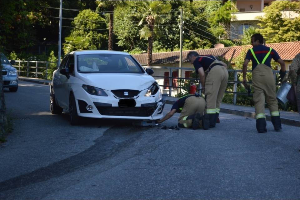Scontro tra auto a Brissago, in due all'ospedale
