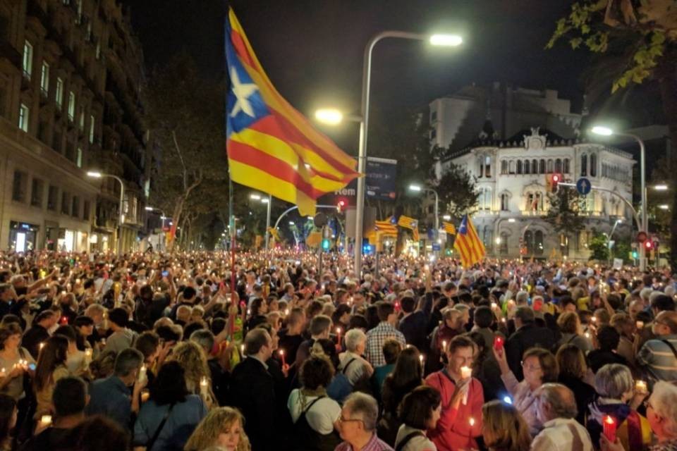 Catalogna, 200mila manifestanti a Barcellona