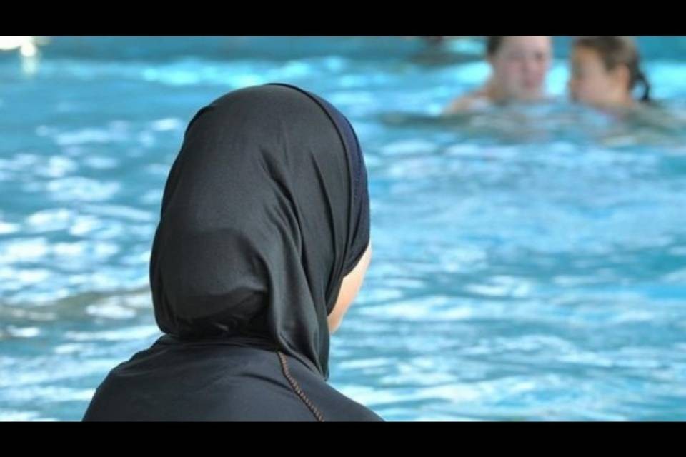 Strasburgo ha deciso: anche i musulmani in piscina
