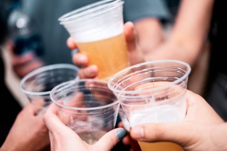 Via le plastiche monouso da eventi: "C'è ancora da fare"