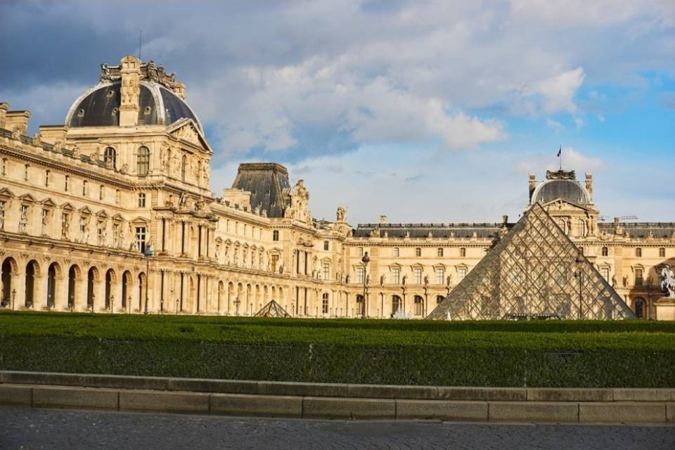 Le opere d'arte di Notre-Dame andranno al Louvre