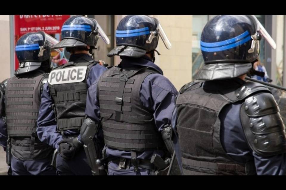 Agenti minacciati, "nulla indica la pista del terrorismo"
