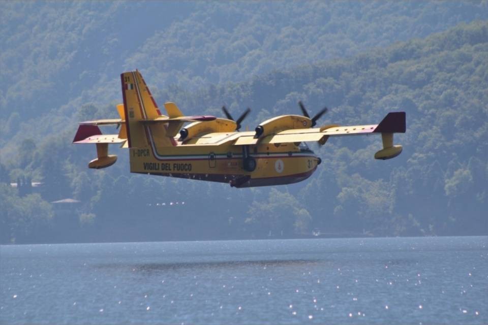 Ancora fiamme al confine con la Valle Morobbia