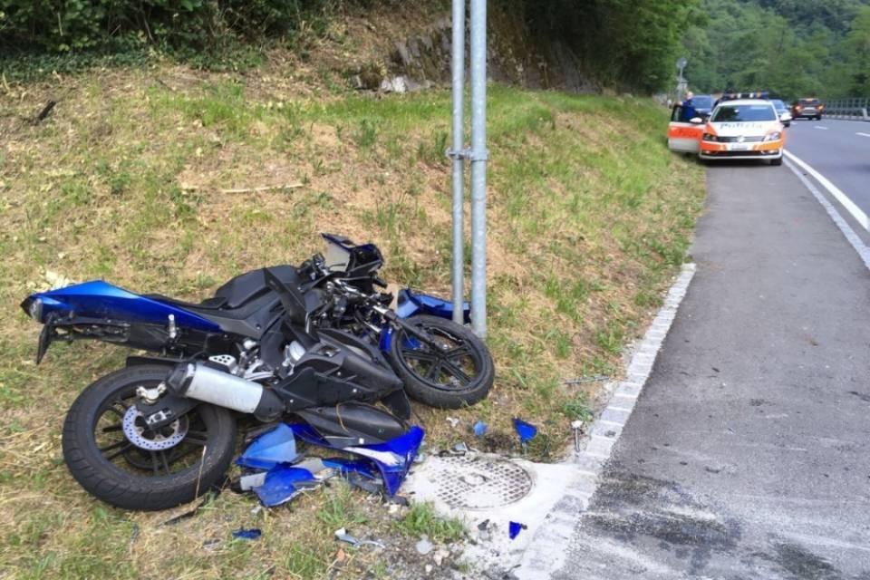 Motociclista ferito ad Avegno