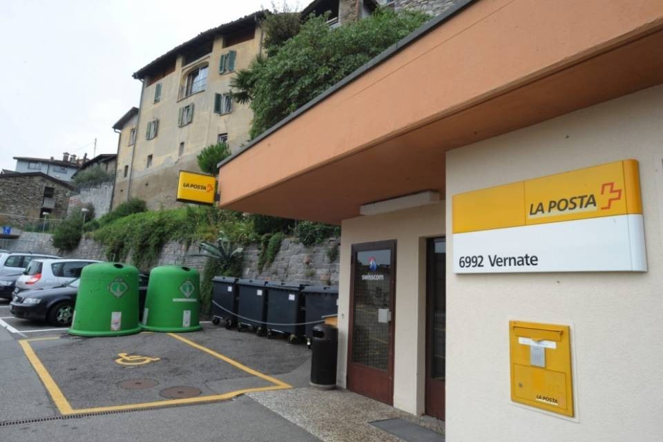 Chiude la Posta di Vernate