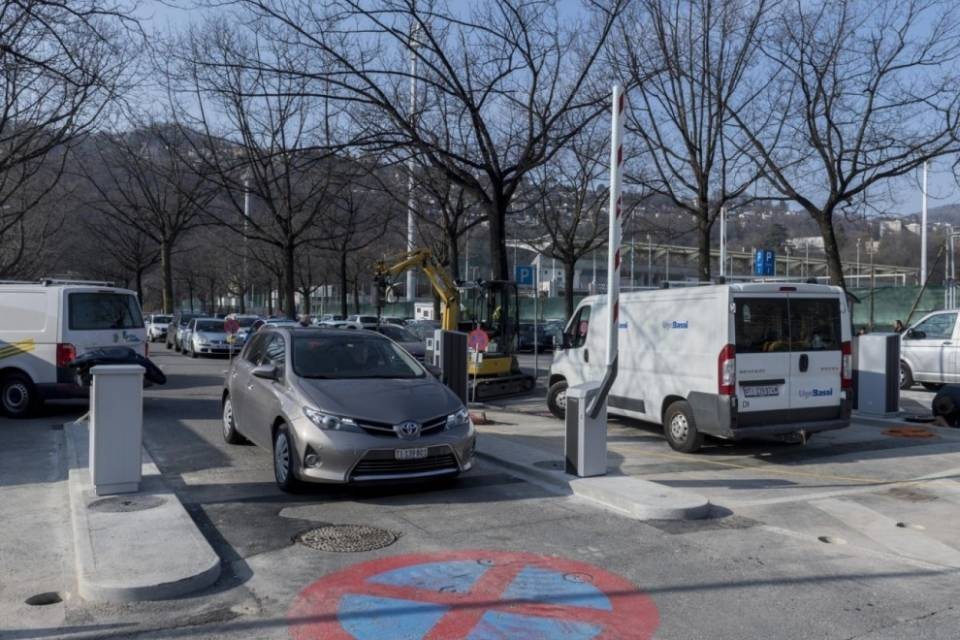 "Non spetta a noi trovare posteggi per i frontalieri"