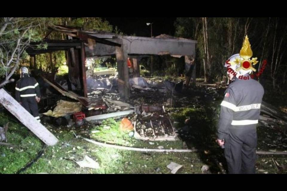 Esplosione fabbrica di fuochi, continua il lavoro dei vigili del fuoco