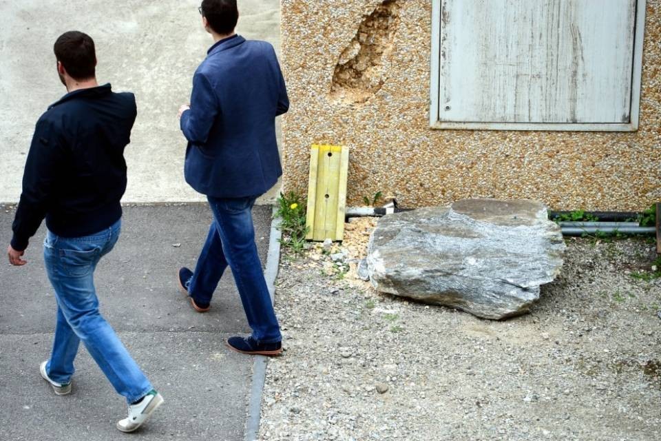 Bellinzona: alcuni massi finiscono sulla Cantonale