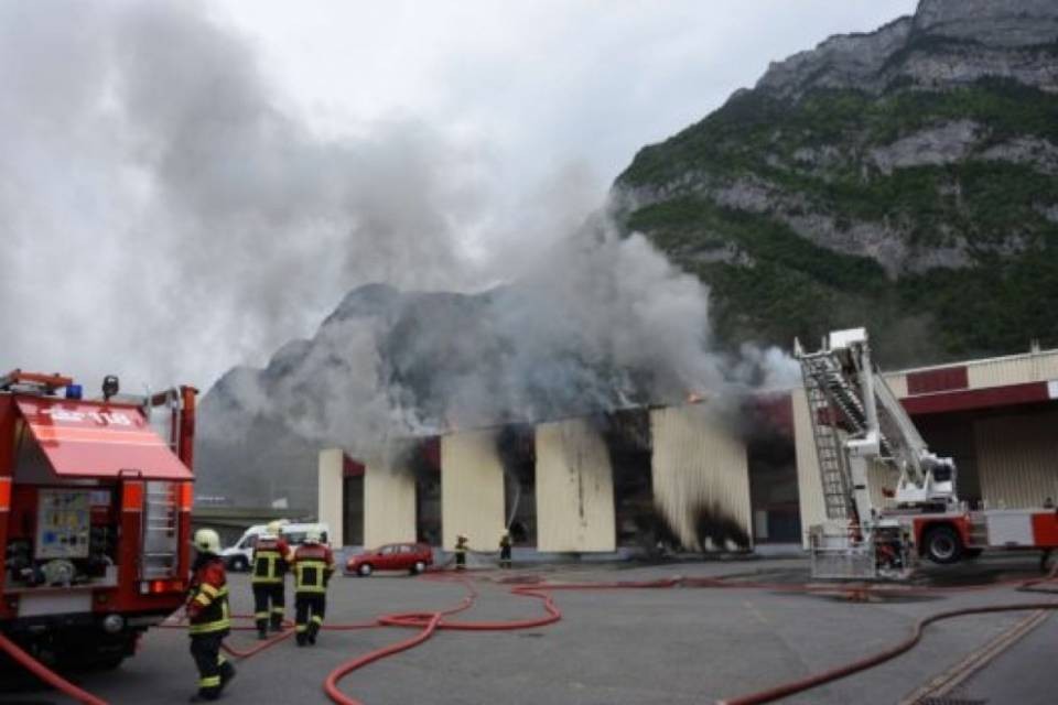 Grosso incendio a Mels