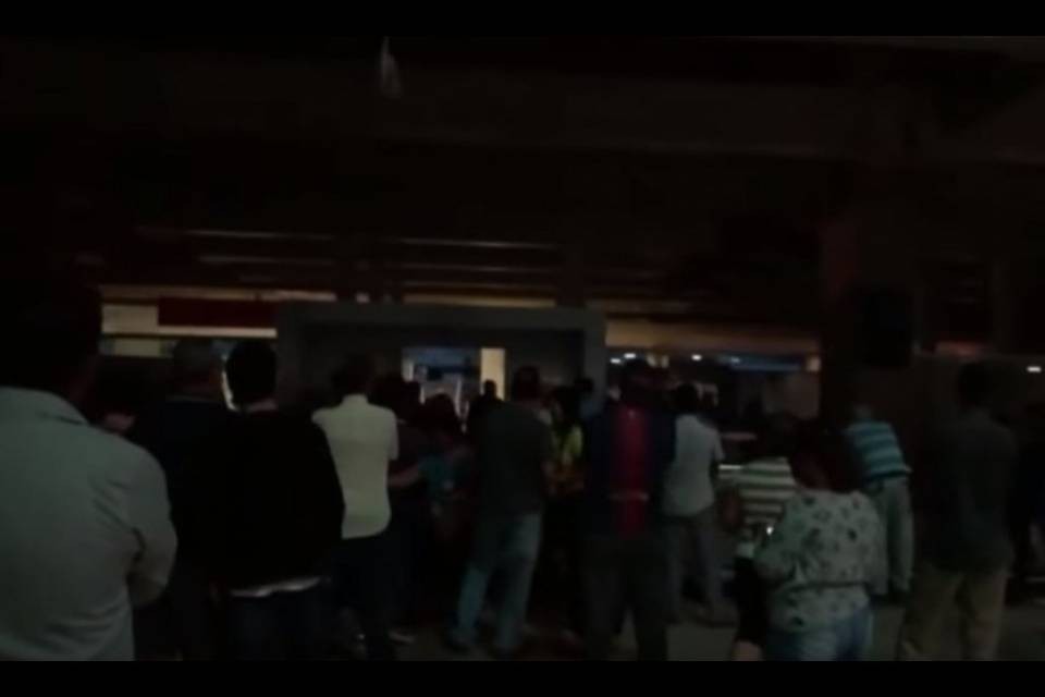 Venezuela al buio, "È strage di bimbi in ospedale"