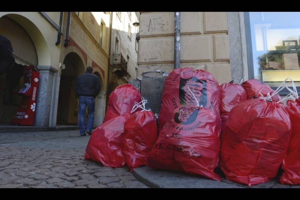 Malcontento per la plastica nel sacco