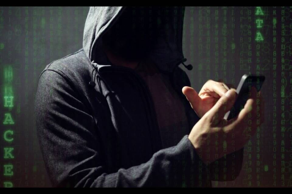Sorvegliare il telefonino di un simpatizzante ISIS si può