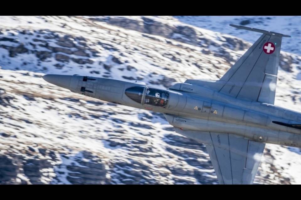 Trump vuole i vecchi aerei militari svizzeri