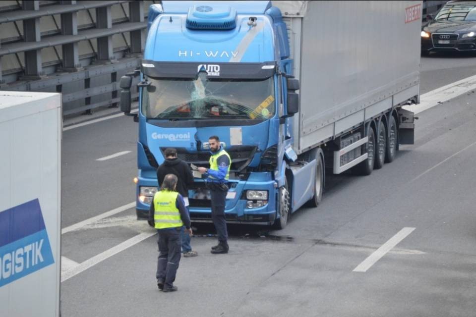 Incidente sulla A2, rallentamenti verso sud